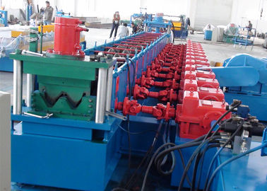 中国 機械ギヤ ボックスの運転されたタイプを形作る2つの波のハイウェーのガードレール ロール サプライヤー