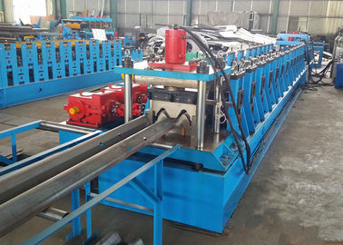 中国 ギヤ ボックスのWのビーム プロフィールのための機械を形作る運転されたハイウェーのガードレール ロール サプライヤー